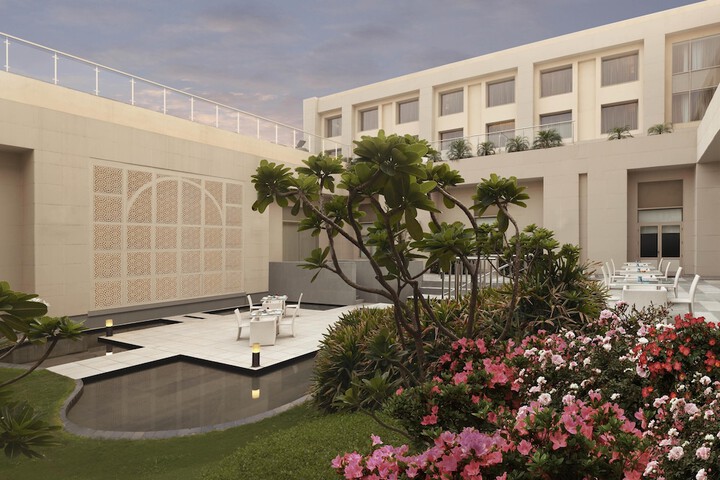 Hotel Exterior 82 of 84