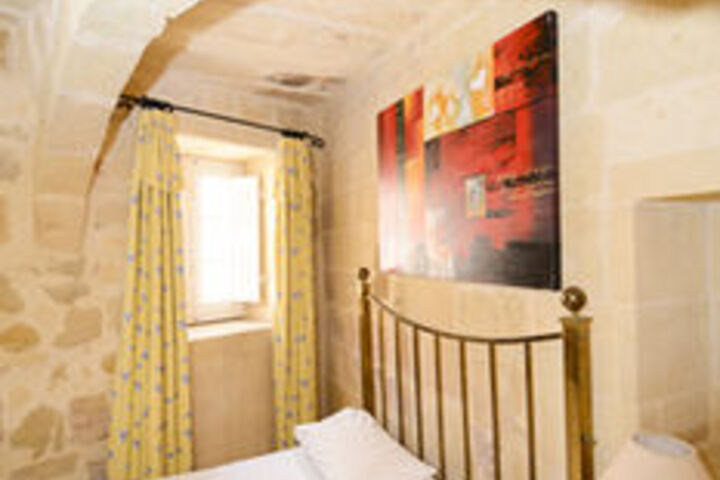 Room 33 of 80