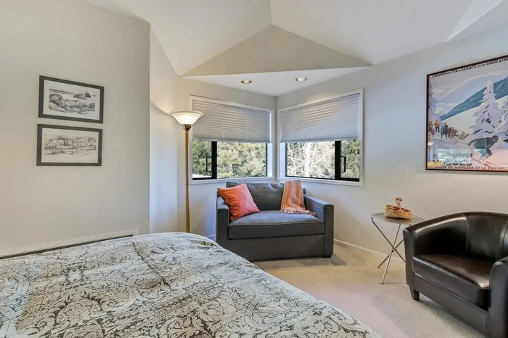 Room 4 of 18