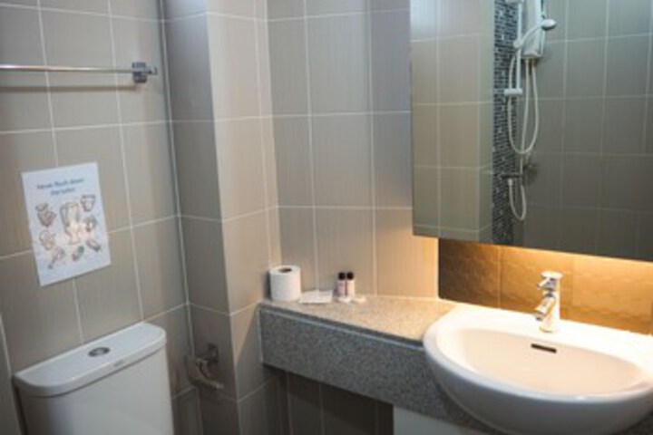 Room 3 of 27