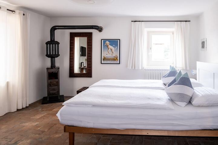 Room 10 of 29