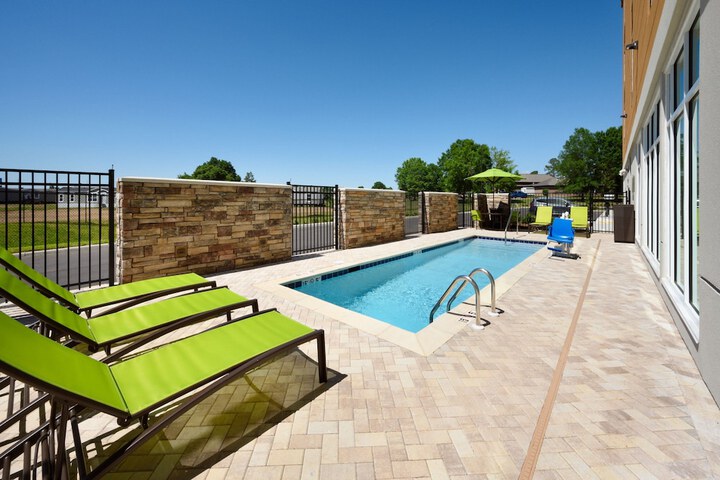 Pool 14 of 22