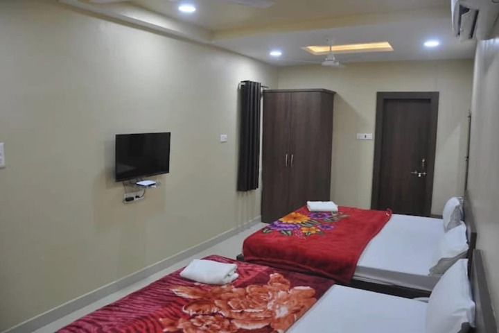 Room 7 of 14