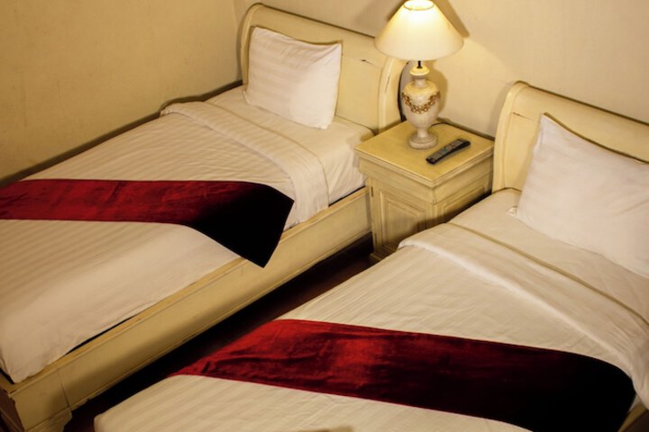 Room 6 of 180