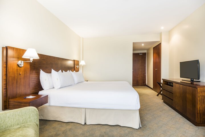 Room 6 of 43
