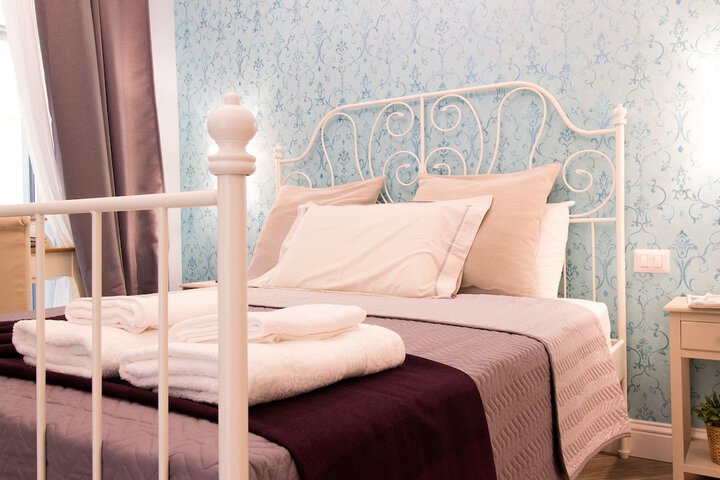 Room 27 of 48