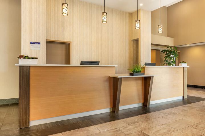 Entrance & Lobby