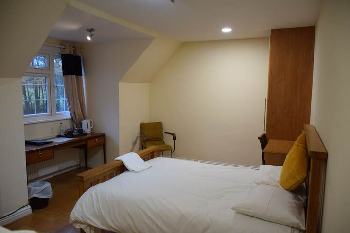 Room 12 of 34