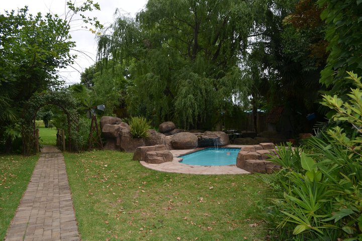 Pool 16 of 25