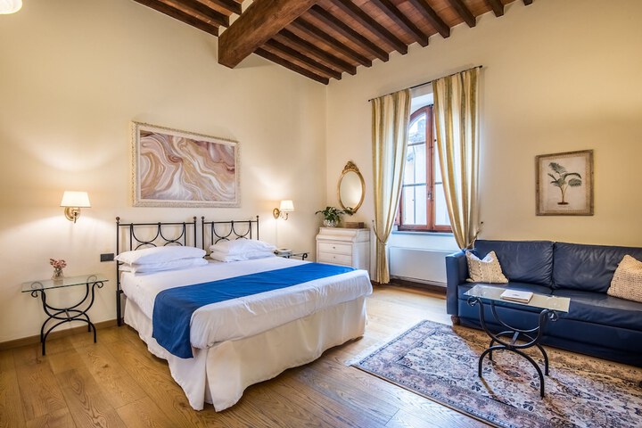 Room 2 of 44