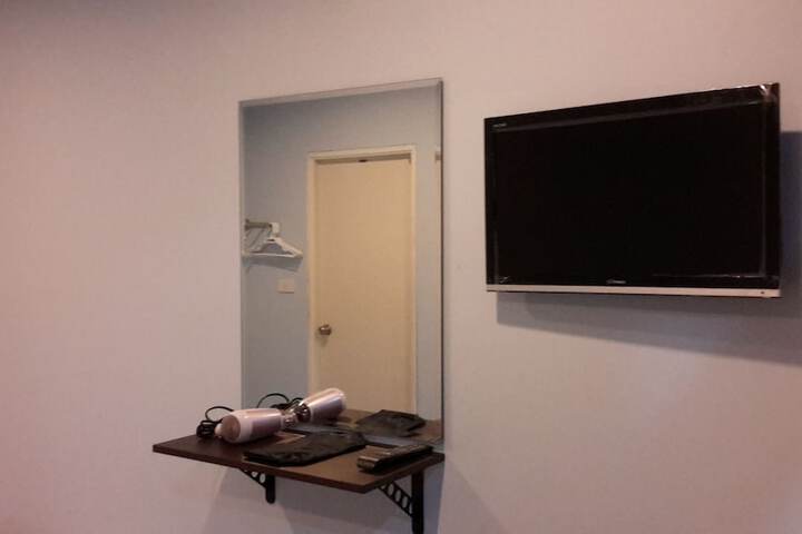 Room 25 of 37