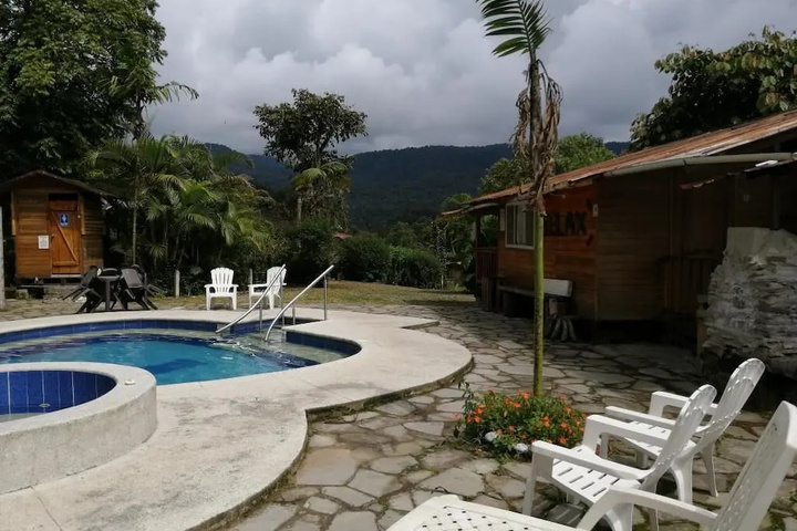 Pool 10 of 15
