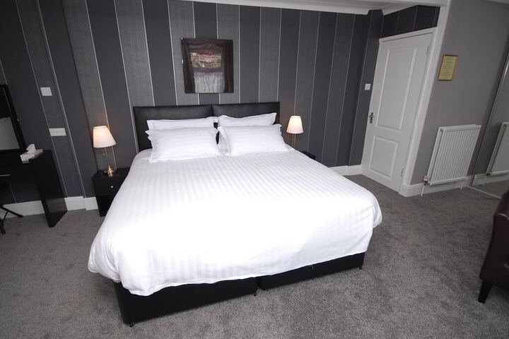 Room 6 of 19