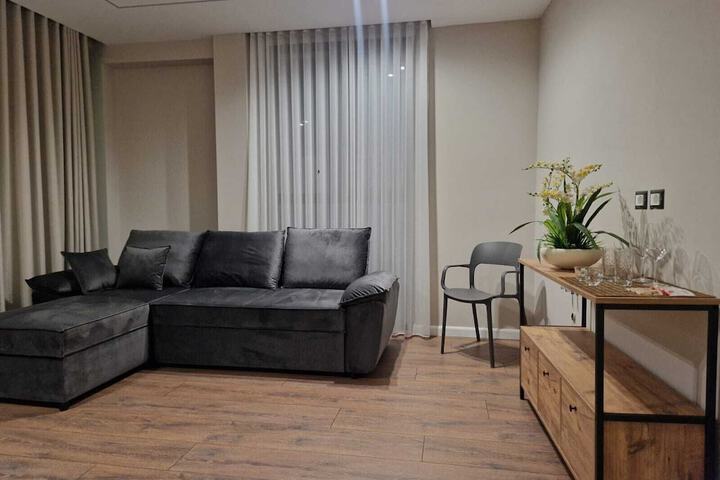 Room 21 of 48