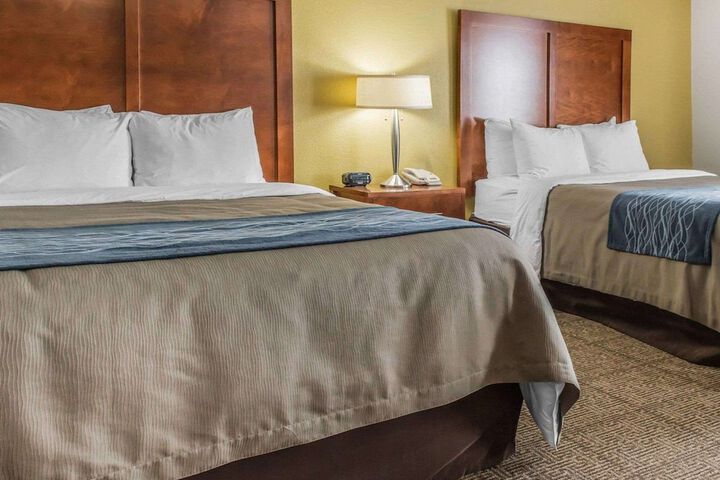 1 Queen Bed (13 of 13)