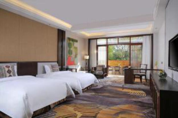 Room 10 of 11