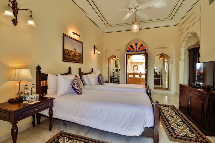 Room 4 of 28