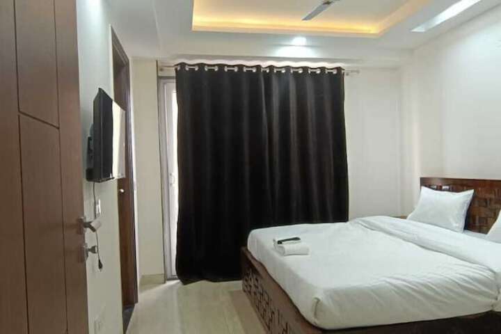 Room 6 of 17