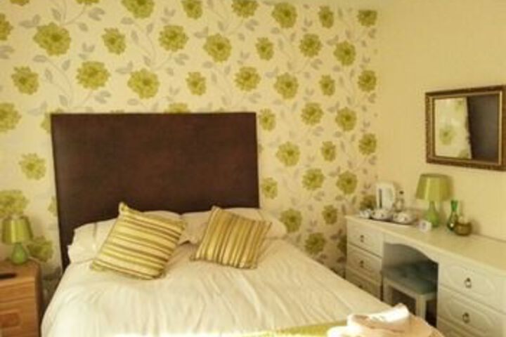 Room 5 of 7