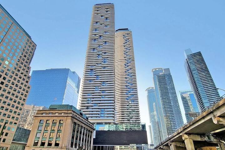 Harbour Suites & Towers Union Toronto