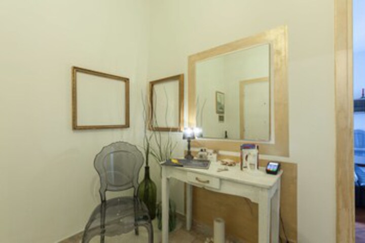 Room 13 of 26