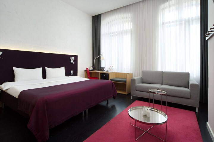 Room 14 of 42