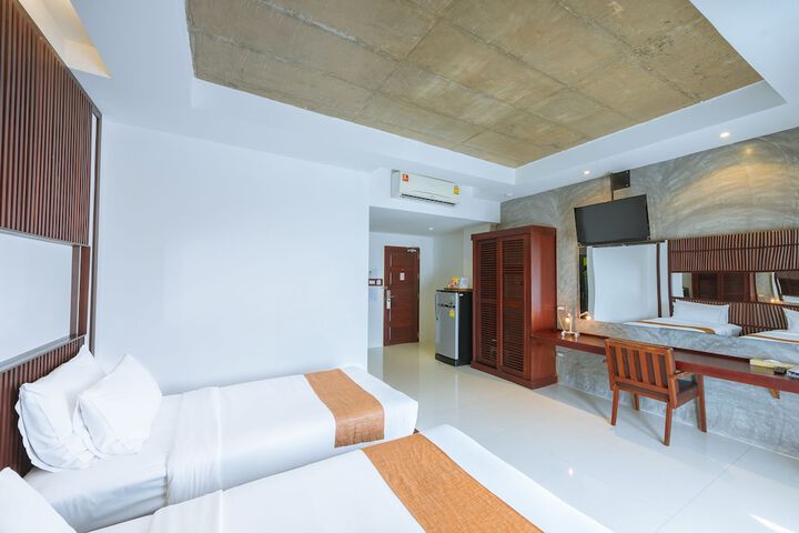 Room 8 of 40