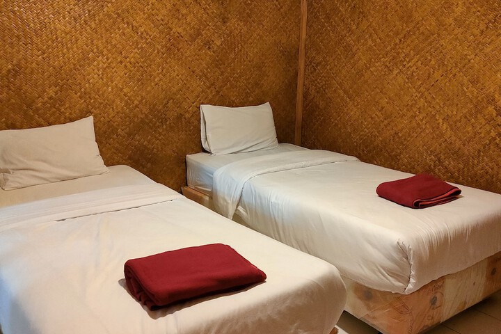Room 9 of 16