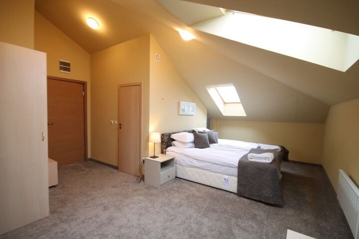 Room 16 of 96