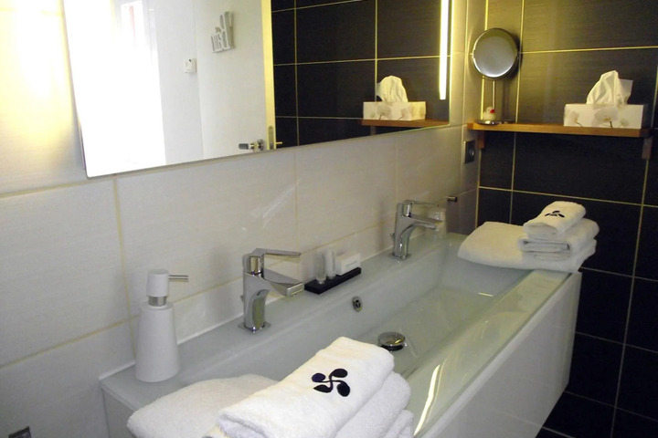 Photo 8