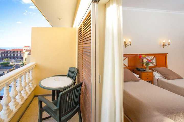 Room 12 of 82