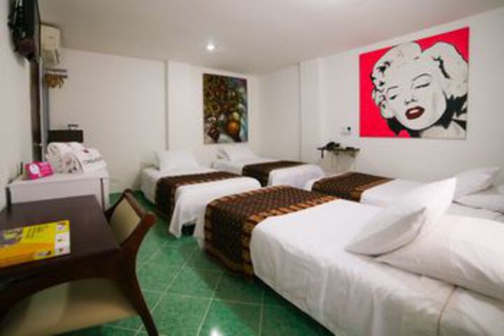 Room 8 of 34