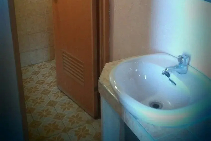 Room 8 of 16