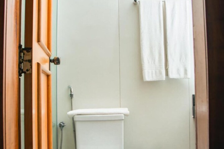 Room 28 of 68