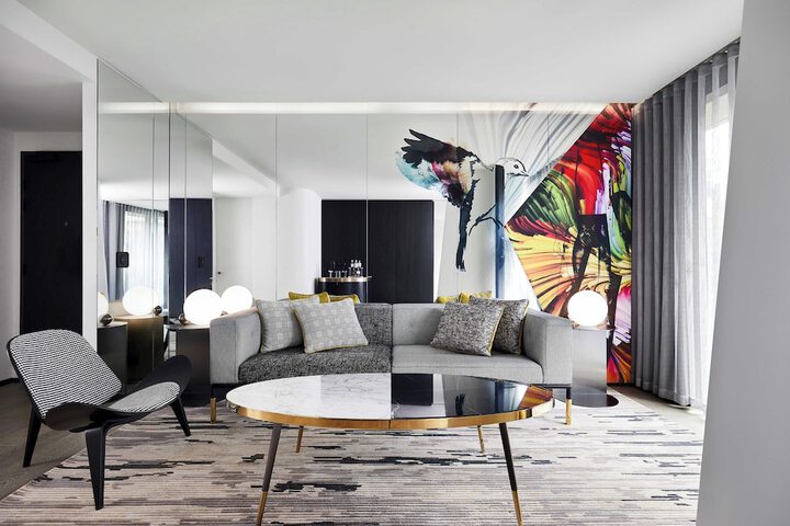 Lounge 83 of 117