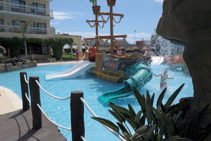 Hotel with Pool