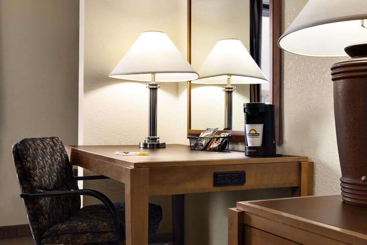 2 Double Beds (3 of 7)