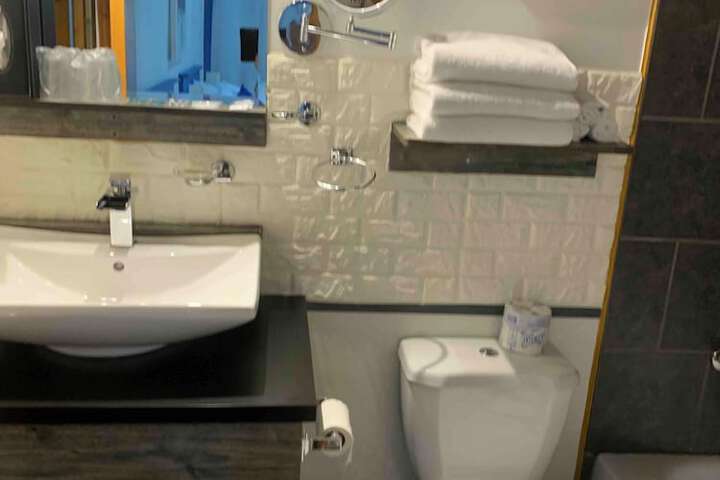Room 146 of 167