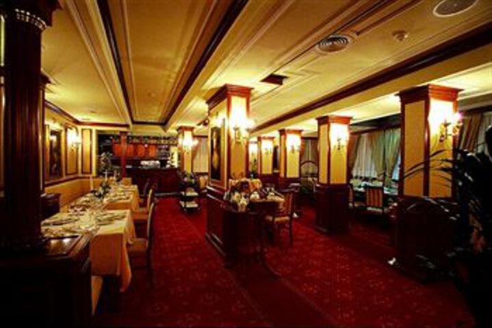 Dining 34 of 41