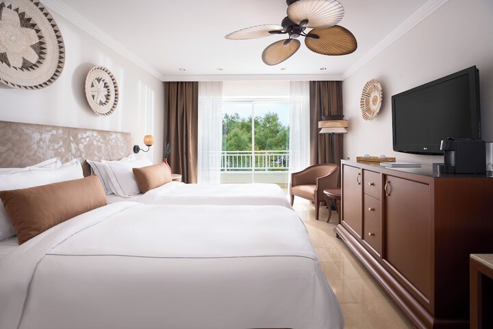 Room 44 of 205