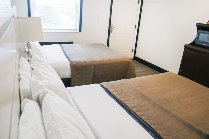 2 Double Beds (1 of 13)