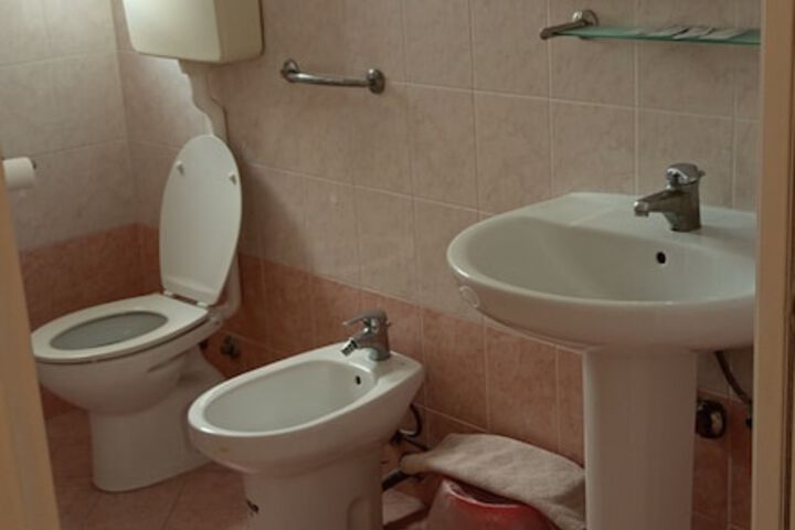 Room 8 of 14