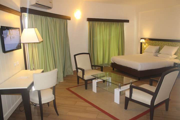 Room 9 of 32