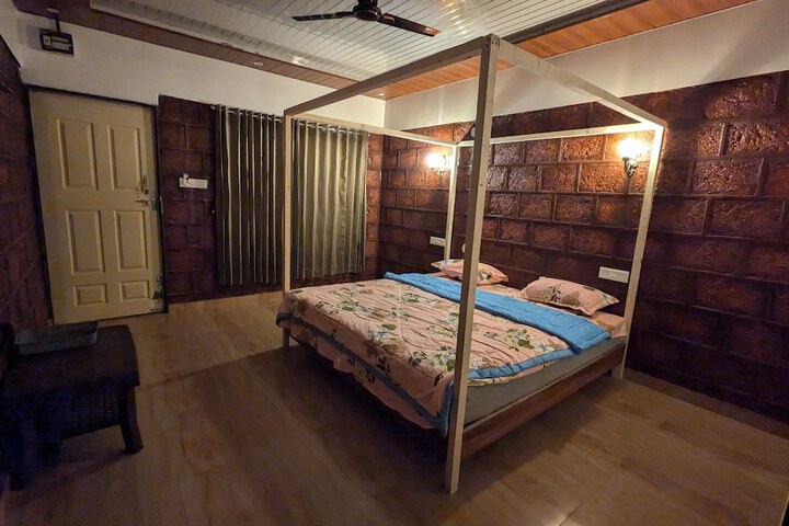 Room 12 of 38