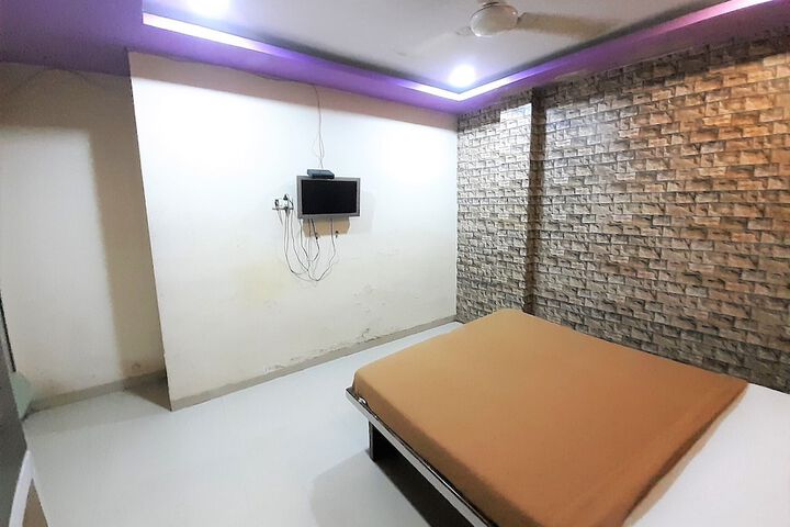 Room 8 of 11