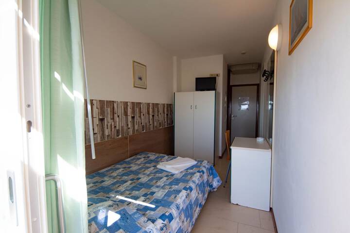 Room 16 of 42