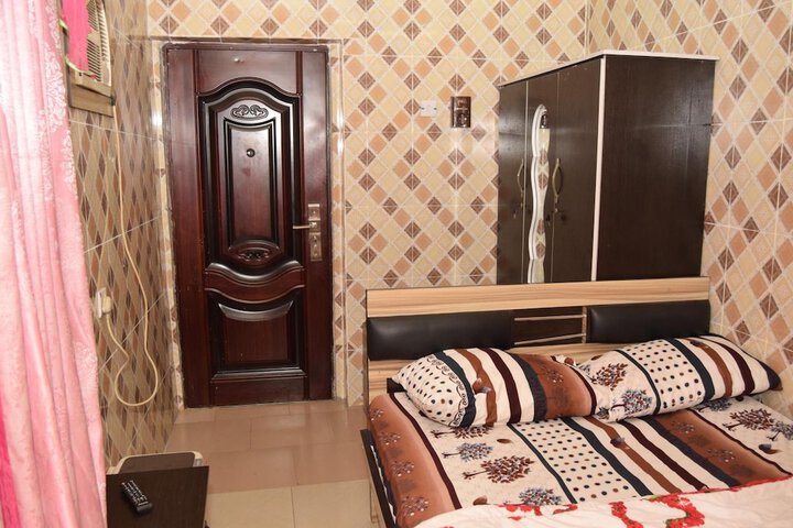 Room 17 of 39