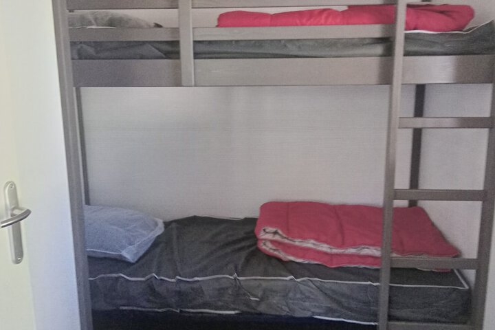 Room 10 of 42