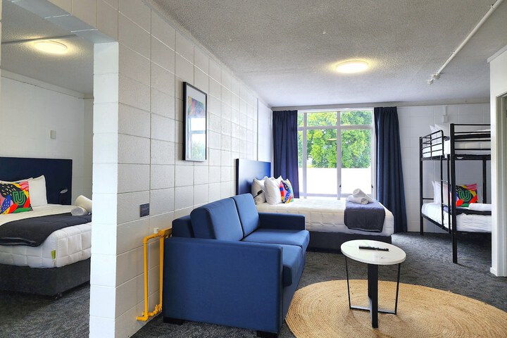 Room 16 of 165