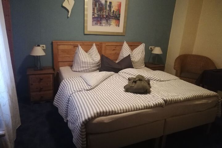 Room 8 of 26